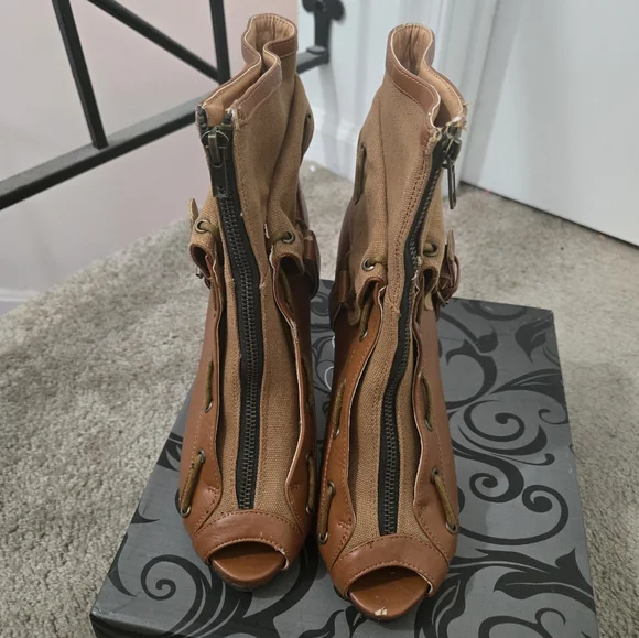 Heels - Picture 2 of 7